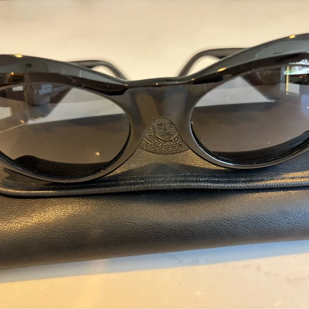 Gianni Versace T74 C Col 852 RH Black and Gold Sunglasses, Rhinestone RARE‼️😎
